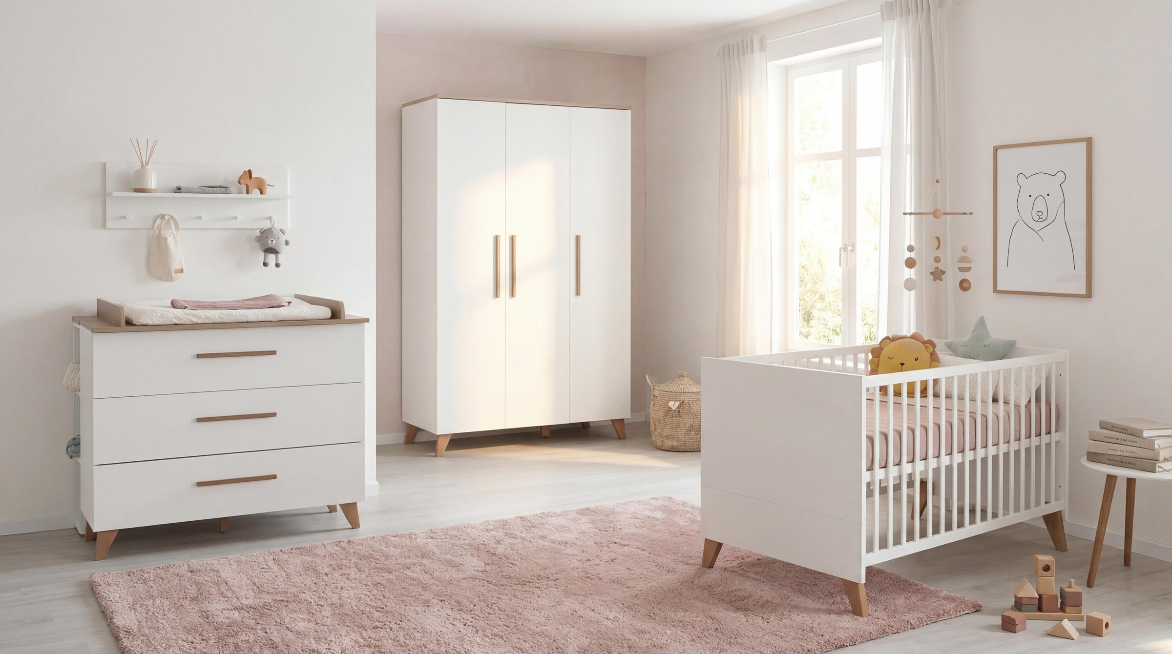 Einladendes Babyzimmer-Set Ole in Weiß mit echtholzigen Details (gebeizte Eiche): Ein Gitterbett, eine Wickelkommode mit 3 Schubladen und ein Kleiderschrank bieten stilvolle Funktionalität für das perfekte Kinderzimmer