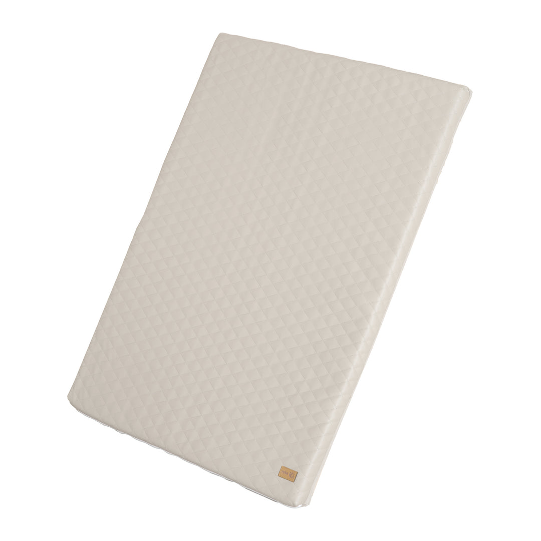 Spielmatte 'Luxe' 78 x 100 cm - Zubehör für Kletterdreieck & Kletterturm - Beige – Freisteller (1/7)