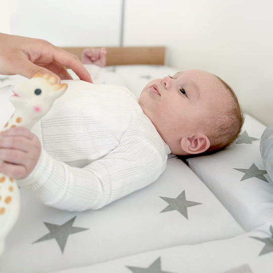 Wickelauflage 'Little Stars' - 85 x 75 cm - PU beschichtet - Weiß / Hellgrau – Milieubild (6/9)