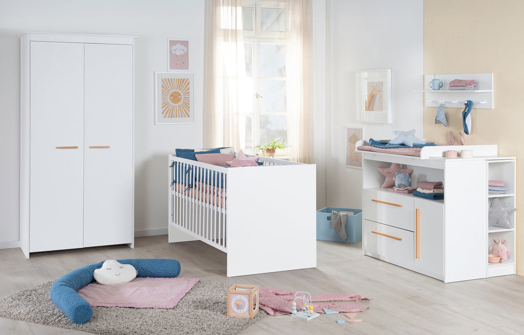 Kinderzimmer 'Lilo' - Kombi-Bett 70x140 + Wickelkommode + Kleiderschrank 2-türig - Weiß – Milieubild (1/17)
