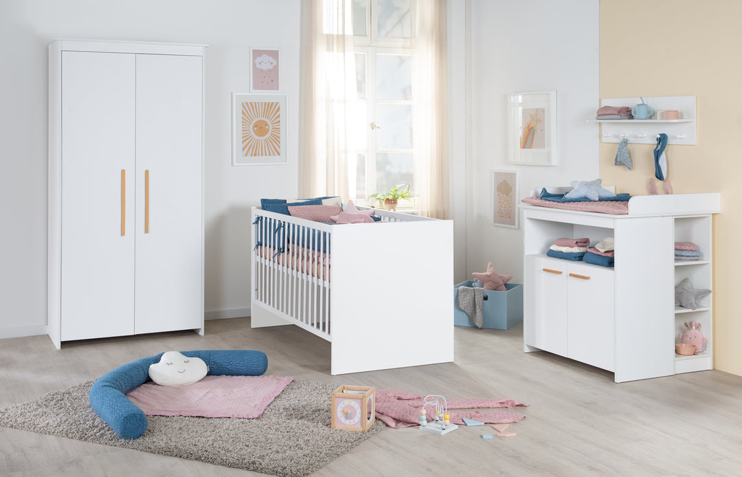Zimmer Set 'Lilo' - Kombi-Bett 70x140 + Wickelkommode + Kleiderschrank - Weiß – Milieubild (1/19)