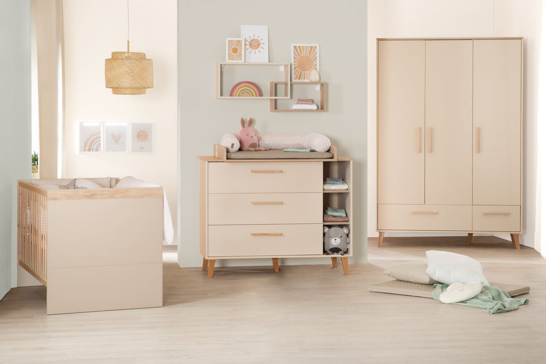 Babyzimmer 'Jil' 3-teilig - Gitterbett + Babykommode + Schrank - Cashmere / Chestnut – Sonderbild (1/24)