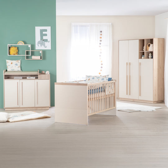 Nursery 'Elva' 3-Piece - Open Compartments & Soft-Close - Cashmere / Virginia Chestnut – Lifestyle Image (2/25)