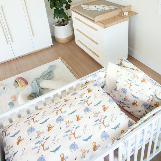 Chambre d'enfant set 'Lumo' 3pièces - Lit combiné + commode à langer + armoire - Blanc / artisan chêne – Photo d'ambiance (16/25)