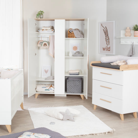 Cameretta neonati leon 3pezzi - Lettino da co-sleeping 60x120 + cassettiera + armadio 2,5ante - Bianco / othello rovere – Foto d'ambiente (8/26)