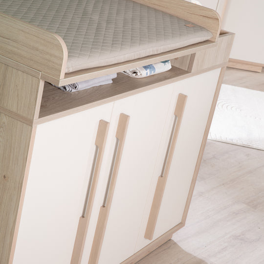 Furniture Set 2-Piece 'Elva' - Baby Cot 70x140 + Changing Table - Cashmere / Virginia Chestnut – Lifestyle Image (6/19)
