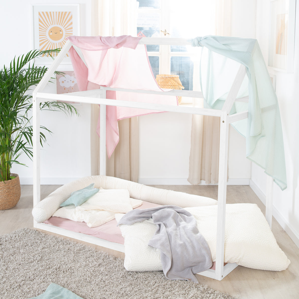 Hausbett 70 x 140 cm - Montessori-Bett aus Holz weiß lackiert - FSC zertifiziert – Milieubild (1/8)