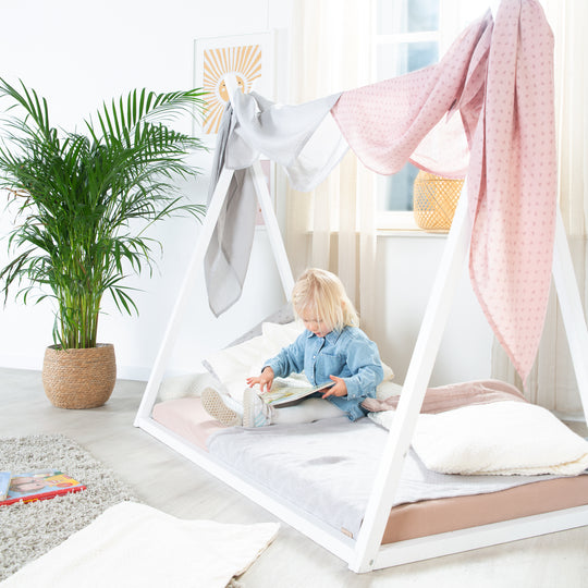 Tipilounge 70 x 140 cm - Montessori-Bett aus Holz weiß lackiert - FSC zertifiziert – Milieubild (4/7)