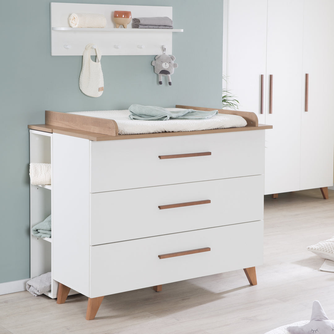 Children's Room 'Ole' incl. Baby-/Children's Bed 70x140, Wardrobe & Changing Table – Lifestyle Image (13/23)