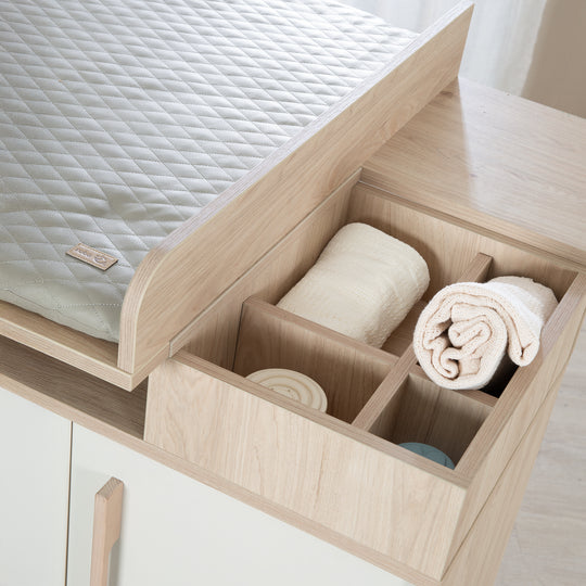 Cassettiera per neonati 'Elva' 3ante - Aperto scomparti & soft-close - Cashmere / virginia chestnut – Foto di dettaglio (5/10)