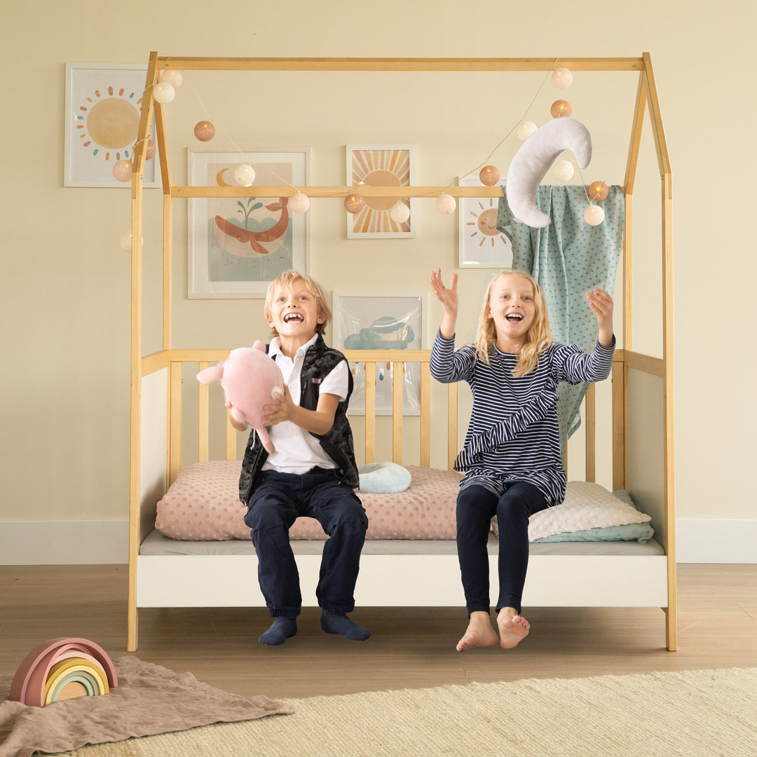Letto a casetta 70 x 140 cm, certificato FSC, lettino combinato, bicolore, 3posizioni regolabile, trasformabile – Foto d'ambiente (9/11)