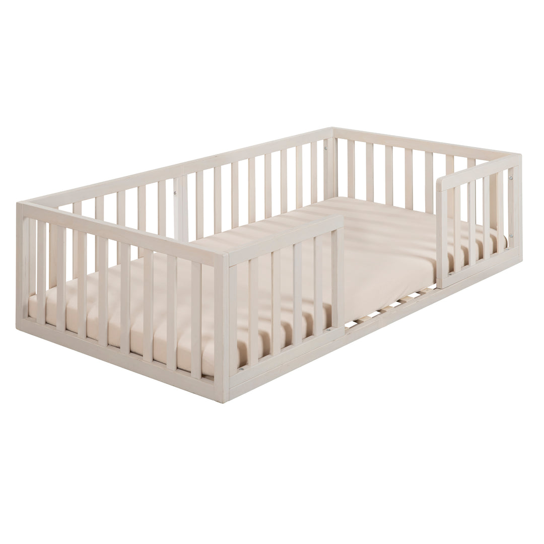 Montessori Bodenbett 70 x 140 inkl. Lattenrost & Rausfallschutz - Stone Washed – Freisteller (1/9)