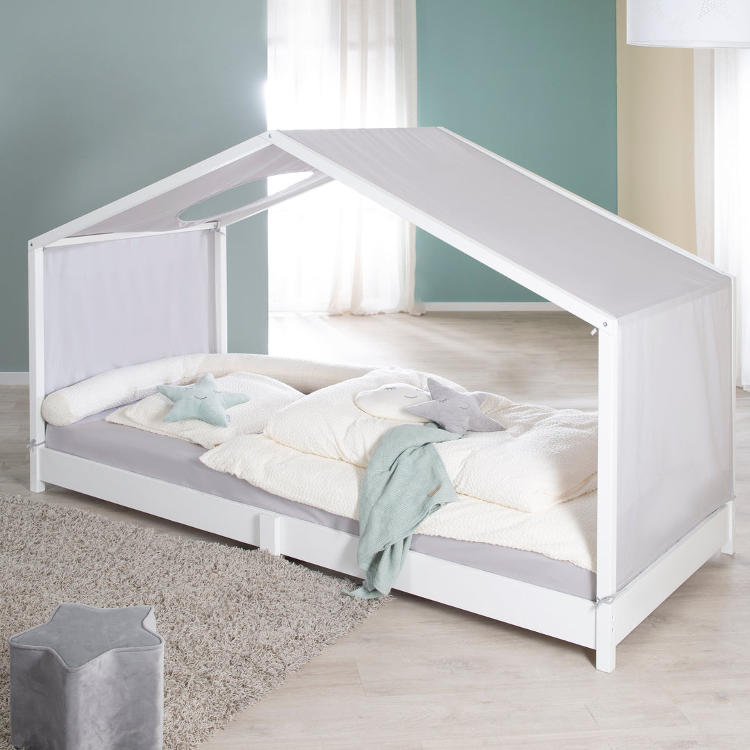 Hausbett 90 x 200 cm - Bodenbett für Kinder nach Montessori Prinzip - Holz weiß – Milieubild (1/11)