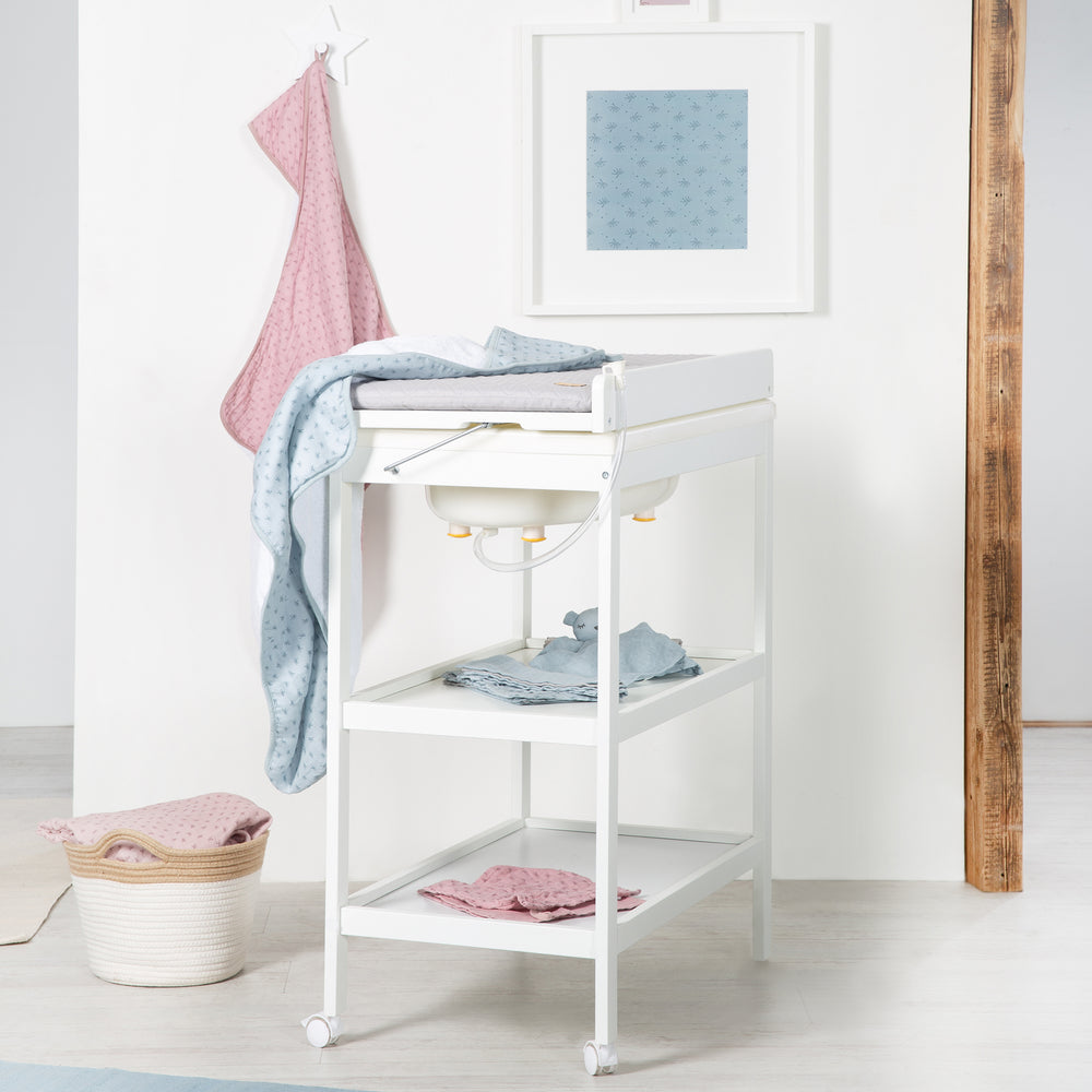 Bade-Wickel-Kombi 'Baby Pool' weiß inkl. schwenkbare Wickelauflage 'roba Style grau' mit 2 Rollen – Milieubild (2/17)
