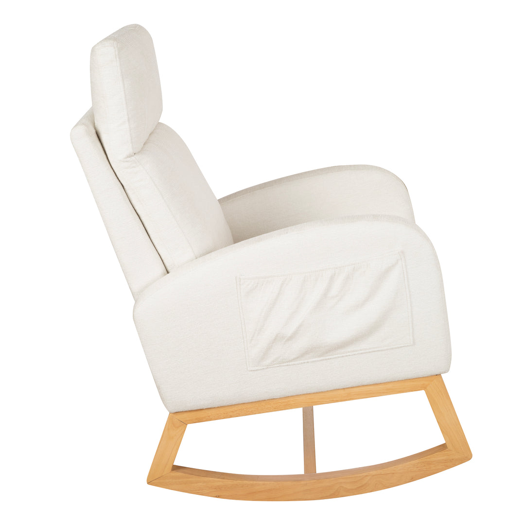 Freisteller des Relaxsessels in Beige im Profil von der Seite, Fußteil eingeklappt, mit seitlicher Aufbewahrungstasche.