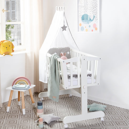 Set culla completo "Little Stars" con dotazione tessile in bianco / grigio – Foto d'ambiente (4/7)