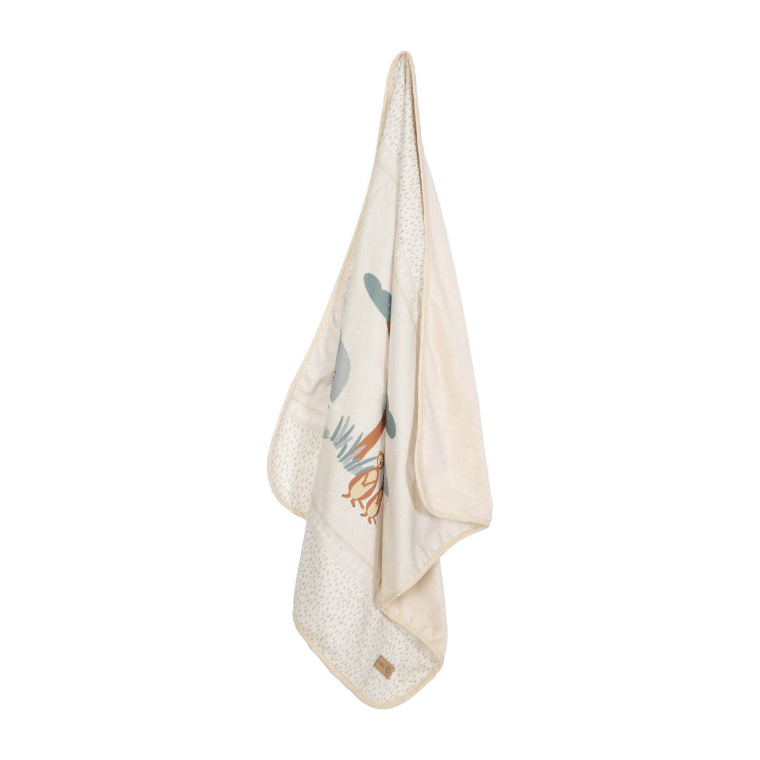 Babydecke "Savanna Friends" locker drapiert – Rückseite aus kuscheligem Plüschfleece in Beige