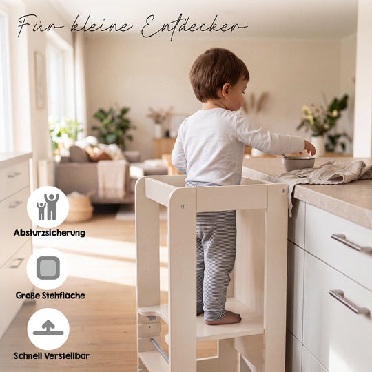 Lifestyle-Bild mit Schriftzug 'Für kleine Entdecker' und Symbolen für Absturzsicherung, große Stehfläche und schnelle Verstellbarkeit; Kleinkind steht im Cashmere-Lernturm an einer Küchenarbeitsplatte.