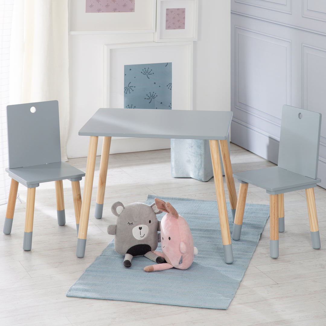 Set tavolo e sedie per bambini, mobili per bambini set, 2 sedie per bambini & 1 tavolo, set tavolo e sedie legno, grigio laccato – Foto d'ambiente (2/10)