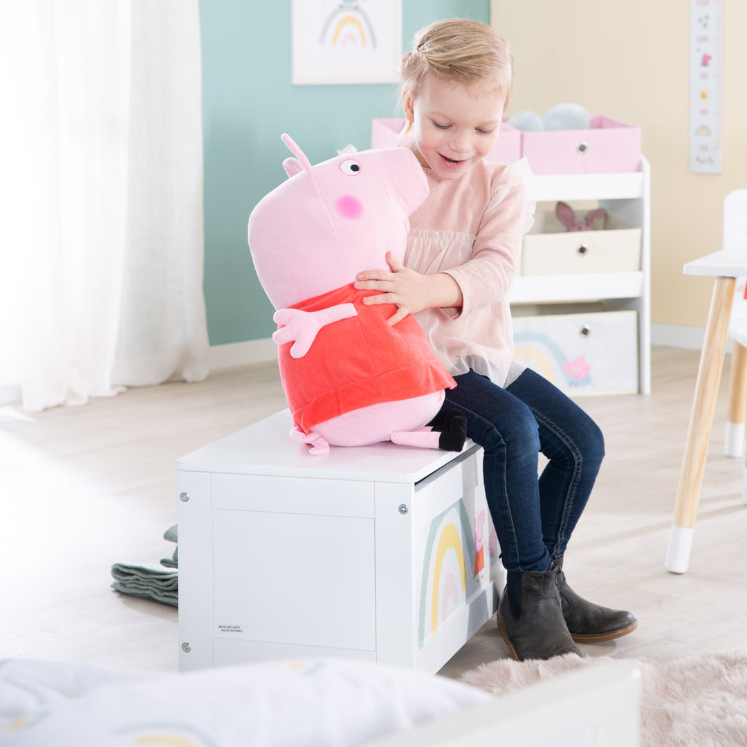 Baule portagiochi 'Peppa Pig' in legno - Pieghevole seduta - Bianco / rosa – Foto d'ambiente (4/7)