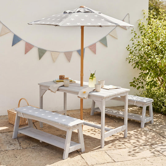 Set de mesa y sillas outdoor+ 1 mesa, 2 bancos, sombrilla & cojines de asiento 'Little Stars' - Gris – Foto ambientada (6/16)