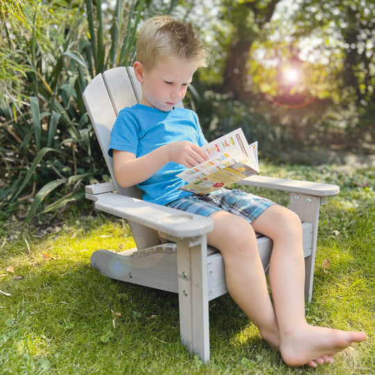 Outdoor-Chaise enfant "Deck Chair" - Liegestuhl en certifié FSC bois - Gris lasuré – Photo d'ambiance (5/8)