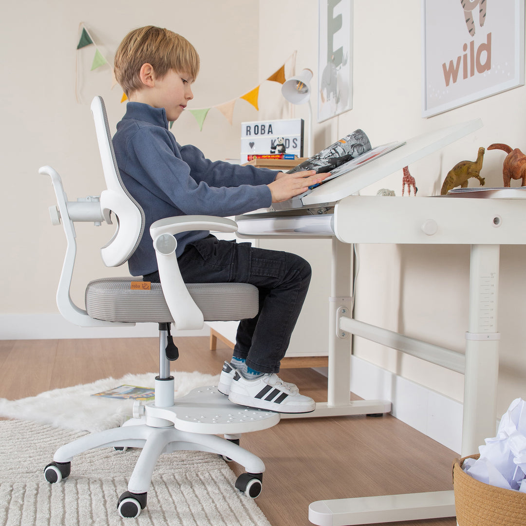 Kinderschreibtisch mit Schublade - Höhenverstellbar - Ergonomisches Design mit Stauraum & rechte Arbeitsfläche neigbar - Weiß – Milieubild (13/22)