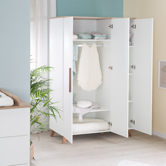 Children's Room 'Ole' incl. Baby-/Children's Bed 70x140, Wardrobe & Changing Table – Lifestyle Image (3/23)