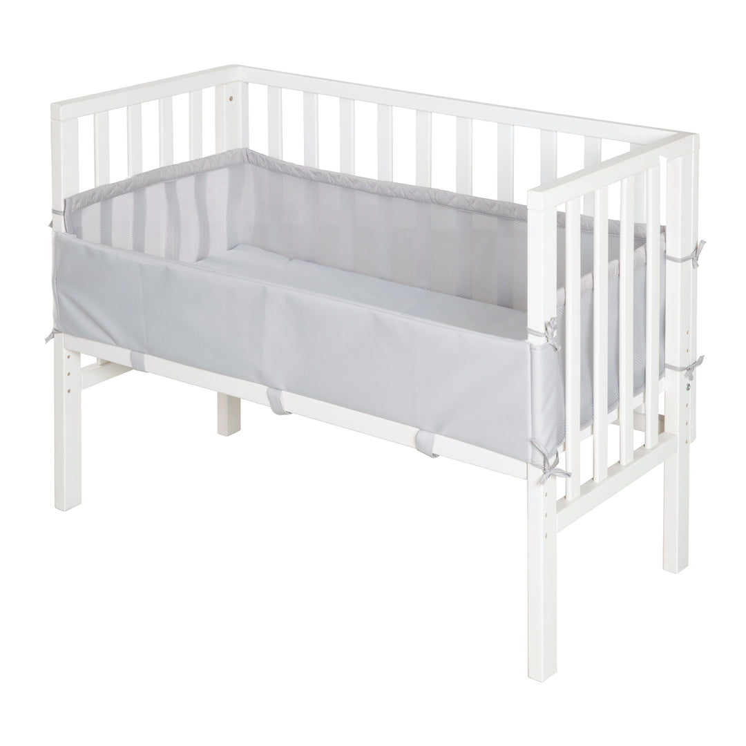 2in1 Beistellbett 'roba Style' inkl. Matratze 45x90, Mesh-Nestchen & Barriere - Holz weiß – Freisteller (1/7)