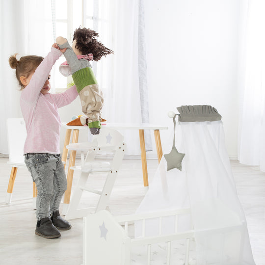 Chaise haute de poupée 'Stella', blanc chaise de poupée en bois pour poupons – Photo d'ambiance (5/6)