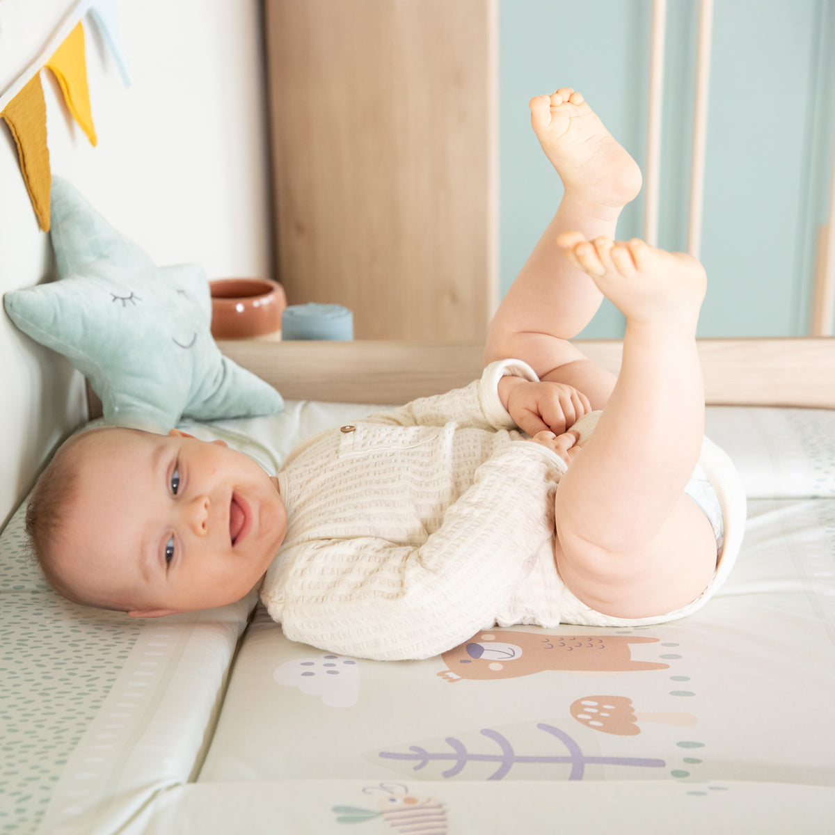 Vorschaubild Textilien - Baby auf Wickelauflage Woodland Buddies mit Body in Natur