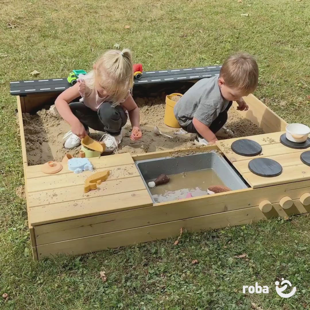 Sandkasten aus Holz - Design mit Straße, Kochplatte & Spielwanne - Natur / Schwarz – Produktvideo