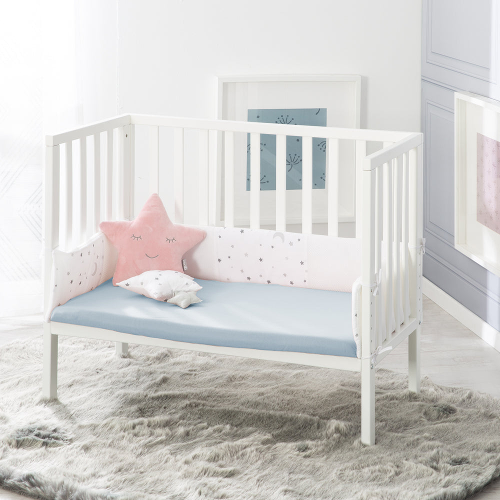 Spannbettlaken 'Lil Planet' - Single Jersey - Bio-Baumwolle - Hellblau – Milieubild (2/13)