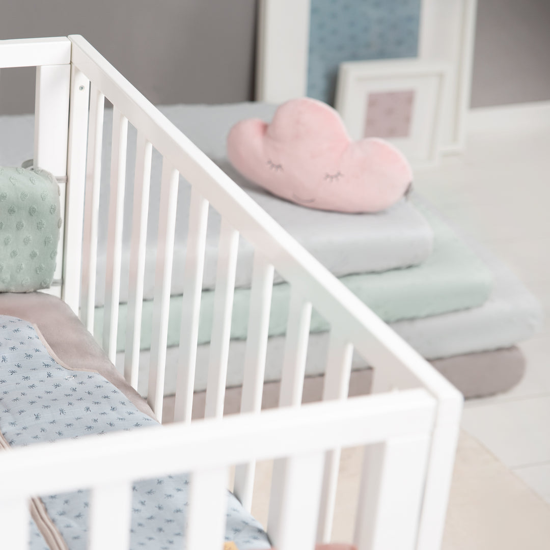 Fitted Sheet 'Lil Planet' - Single Jersey - Organic Cotton - Frosty Green – Lifestyle Image (5/14)