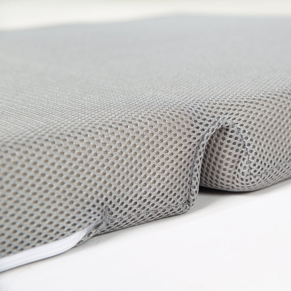 Reisebettmatratze 'safe asleep®', 60 x 120 x 5,5 cm, belüfteter Schaumstoff für optimales Schlafklima – Detailbild (2/14)