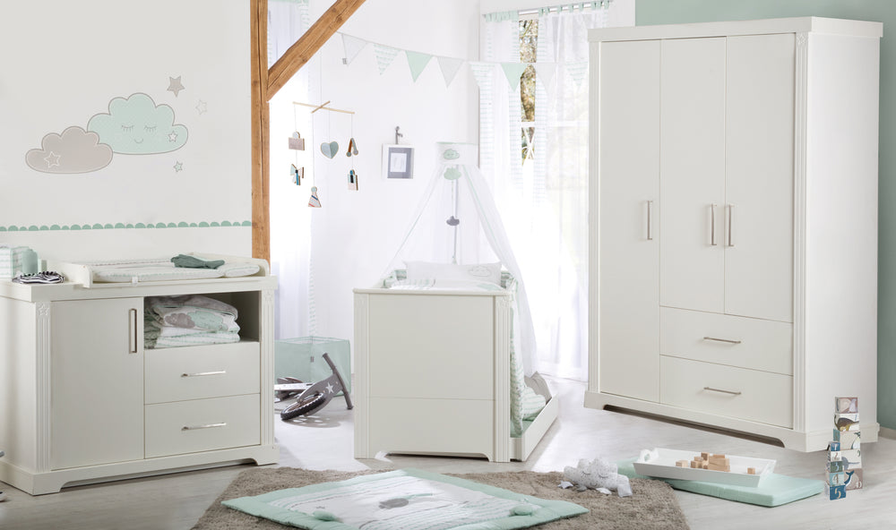 Möbelset 'Maxi' inkl. Kombi-Bett 70 x 140 cm, Wickelkommode & 3-türigem Kleiderschrank, weiß – Milieubild (2/17)