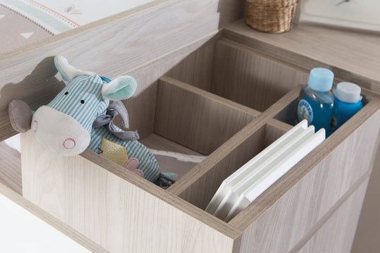 Set de habitación infantil 'Olaf' incl. cama combinada 70 x 140 cm, cómoda cambiador & 3puertas armario, luna elm/blanco – Foto de detalle (11/18)