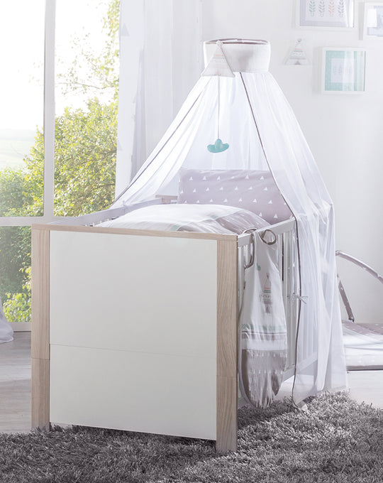 Set de habitación infantil 'Olaf' incl. cama combinada 70 x 140 cm, cómoda cambiador & 3puertas armario, luna elm/blanco – Foto ambientada (5/18)
