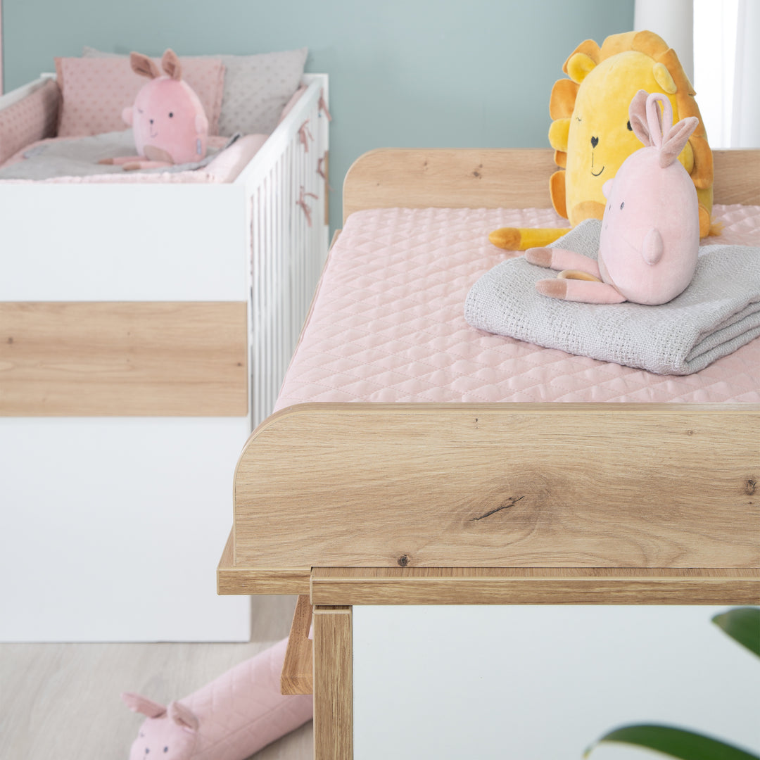 Set de muebles 'Lion 2piezas - Cuna combinada 70x140 + cómoda cambiador ancho - Blanco - Decorado 'Artisan roble' – Foto de detalle (13/25)