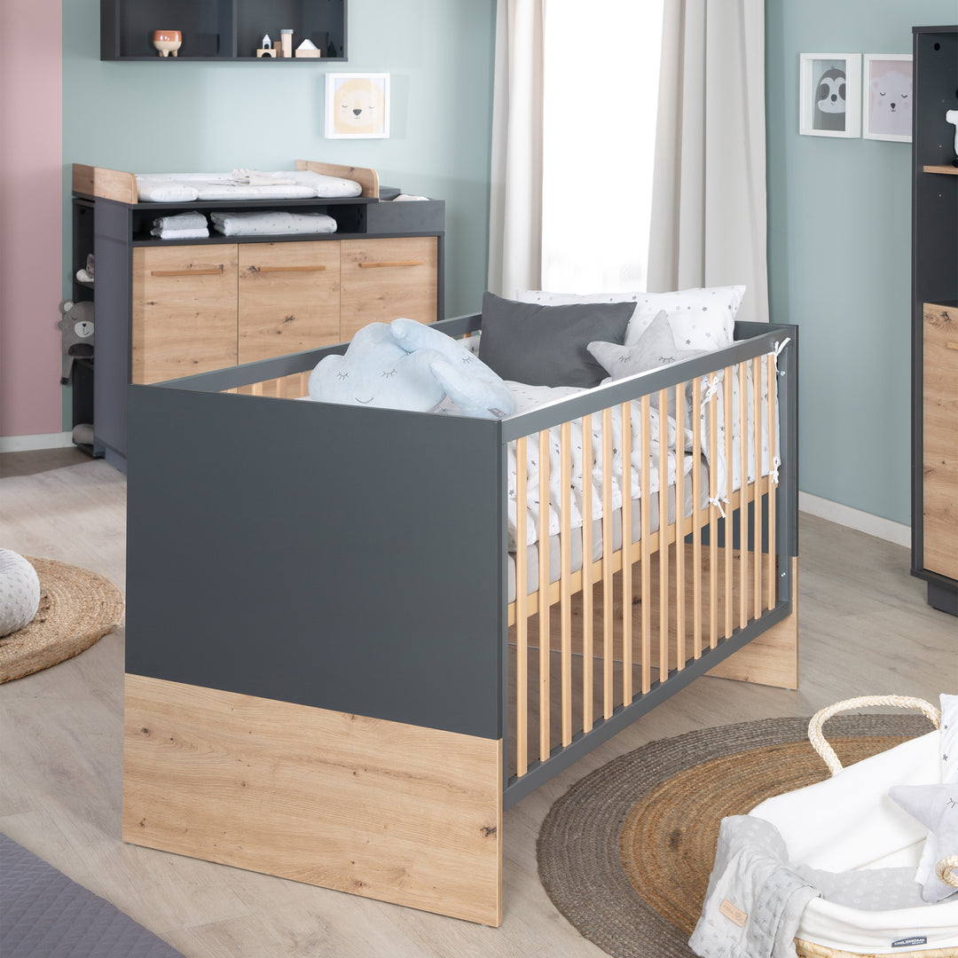 Möbelset 'Lenn' - Kombi-Kinderbett 70x140 + Wickelkommode - Anthrazit - Dekor 'Artisan Eiche' – Milieubild (1/15)