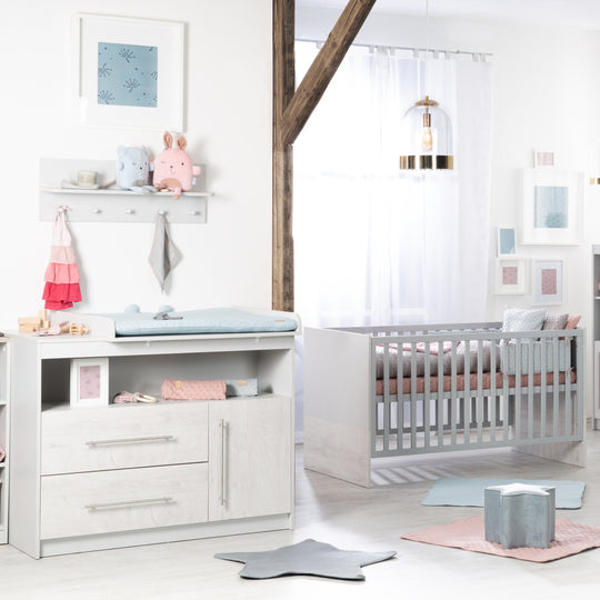 Set completo 'Maren 2' incl. letto combinato 70 x 140 cm & largo cassettiera fasciatoio, grigio chiaro/Bianco – Foto del prodotto (2/9)