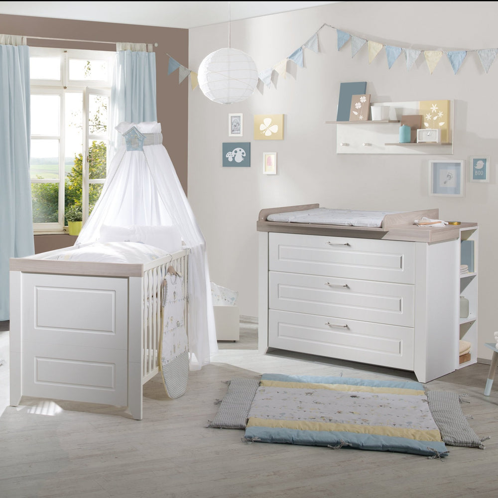 Zimmerset 'Felicia' inkl. Kombi-Bett 70 x 140 cm, Wickelkommode & 3-türigem Schrank, Luna Elm / weiß – Milieubild (2/21)
