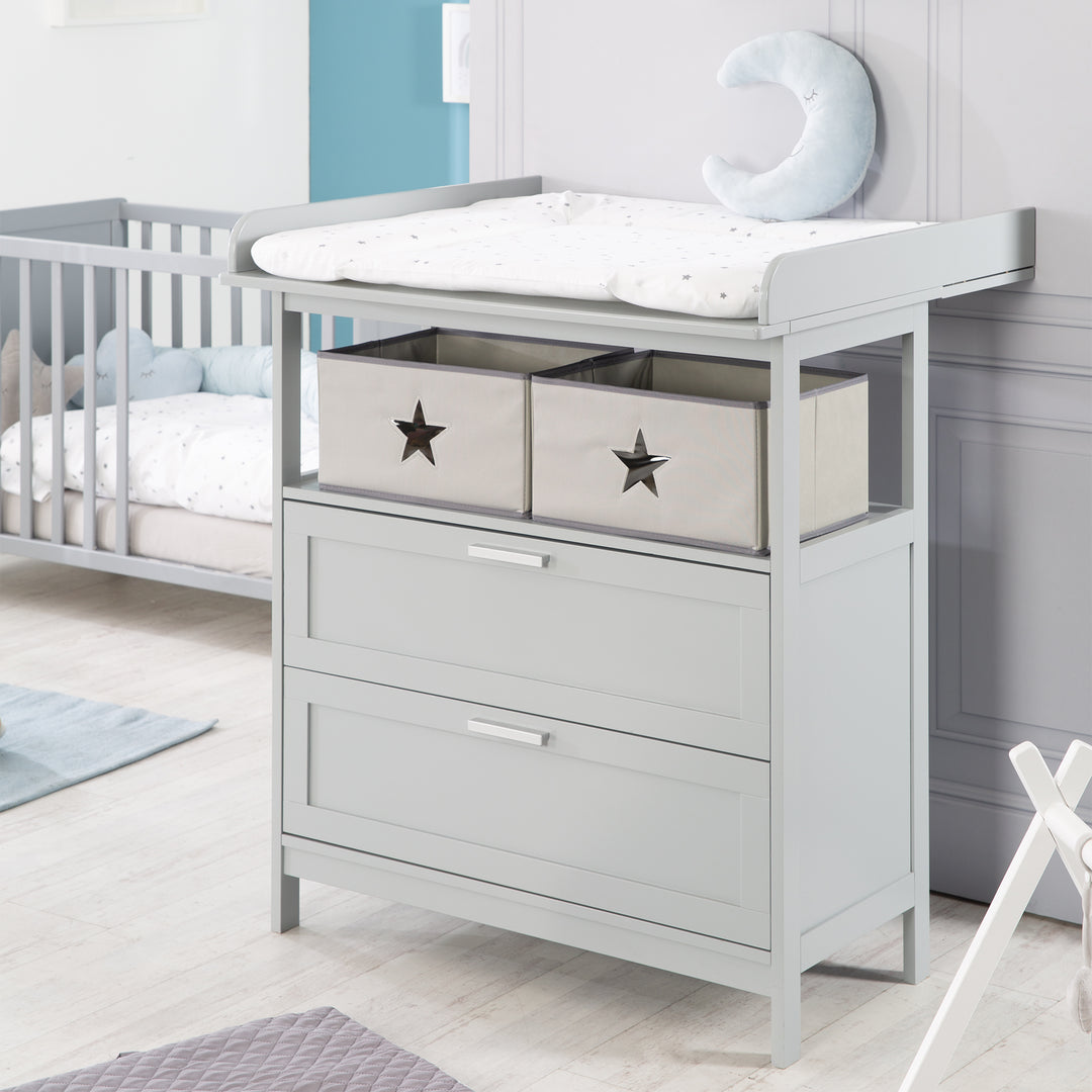 Set mobili 'Hamburg' - Lettino da co-sleeping 60x120 + cassettiera fasciatoio - Taupe – Foto di dettaglio (14/16)