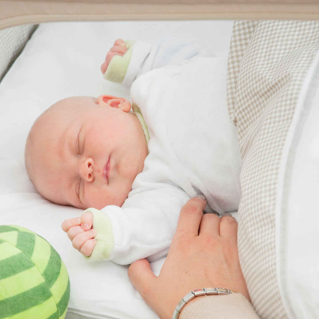Room bed 'Liebhabär', 60 x 120 cm, lettino da co-sleeping per letto matrimoniale con completo dotazione – Foto d'ambiente (3/6)