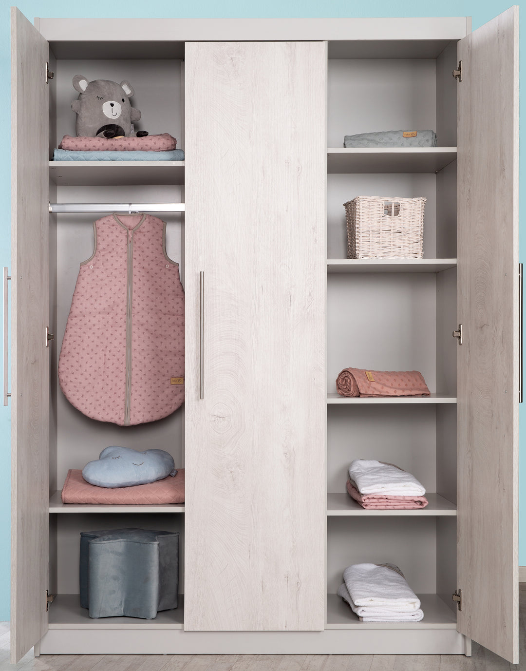 Children's Room Set 'Maren 2', incl. Convertible Cot Bed 70 x 140 cm, Changing Table Wide & 3-Door Cabinet, Light Grey/Whitewashed Oak – Lifestyle Image (10/12)