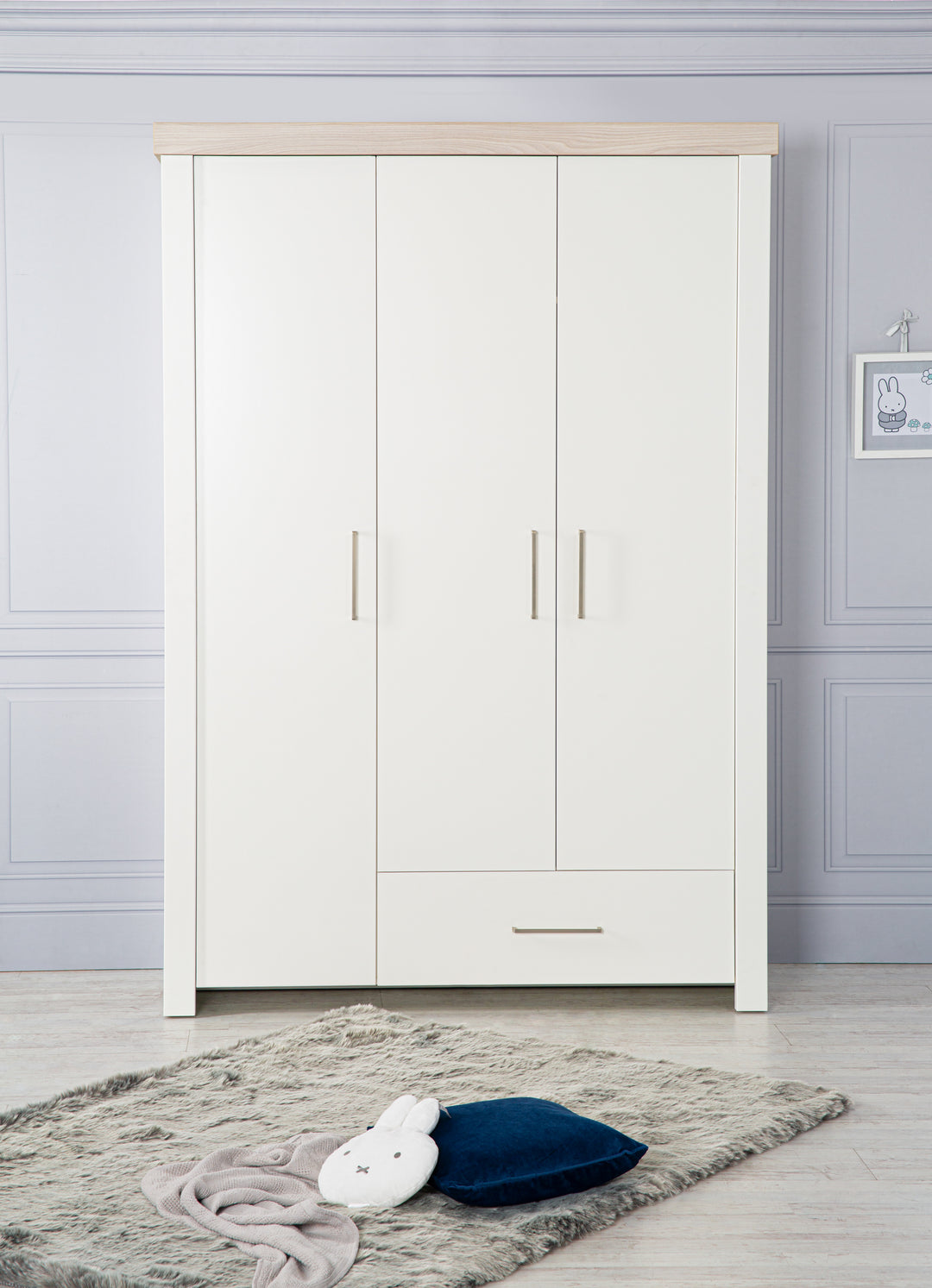 Room Set 'Lucy' 3-Piece, incl. Convertible Cot Bed 70 x 140, Changing Table & Cabinet 3-Door – Lifestyle Image (14/17)