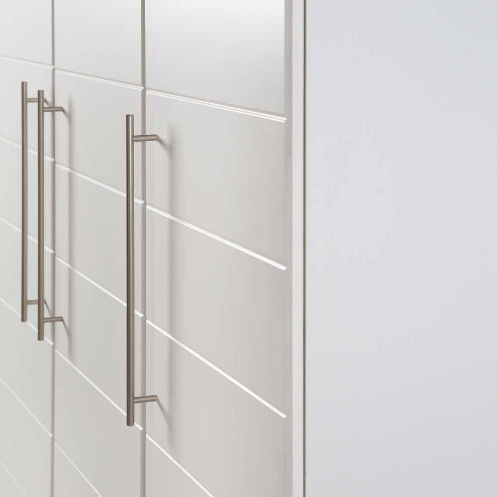Kleiderschrank 'Nele', 3-trg, mit modernen horizontalen Fräsungen, Artisan Eiche/weiß – Detailbild (2/9)
