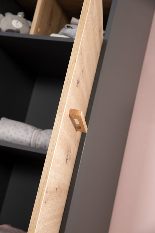 Wardrobe 'Lenn' 3-Door - Anthracite - Wood-Effect Decor 'Artisan oak' - Solid Wood Handles – Special Image (14/16)
