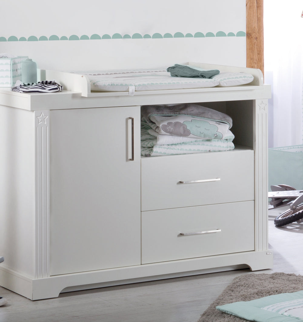Wickelkommode 'Maxi' mit Wickelansatz, hochwertiger Wickeltisch im Landhausstil weiß – Milieubild (2/6)