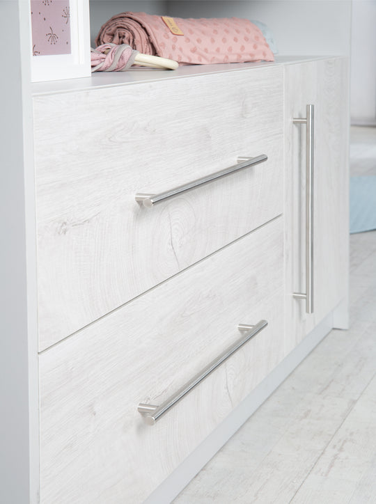 Children's Room Set 'Maren 2', incl. Convertible Cot Bed 70 x 140 cm, Changing Table Wide & 3-Door Cabinet, Light Grey/Whitewashed Oak – Detail Image (8/12)